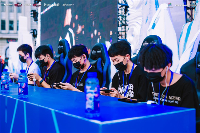 也不轻易放 也不轻易放